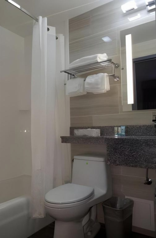 LeTap Hotel near AirTrain JFK Airport image 13